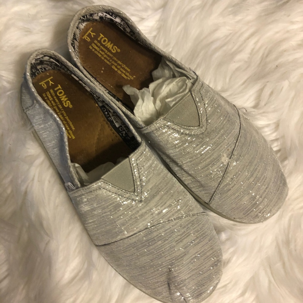 Silver TOMS Shoes Y6 Metallic
